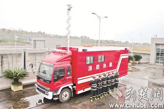 国内首辆船闸专用消防车亮相三峡船闸